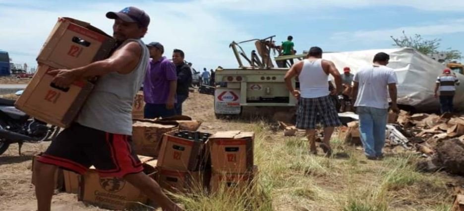 Aplican rapiña a tráiler con cerveza