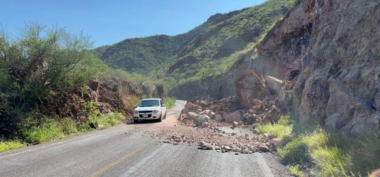 Lluvia y sismo provocan deslave de cerro en Guaymas