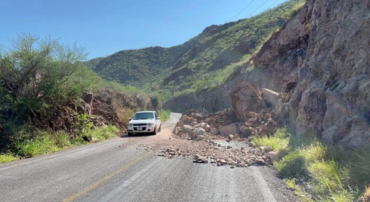 Lluvia y sismo provocan deslave de cerro en Guaymas