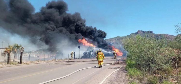 Pipa de combustible explota en Guaymas