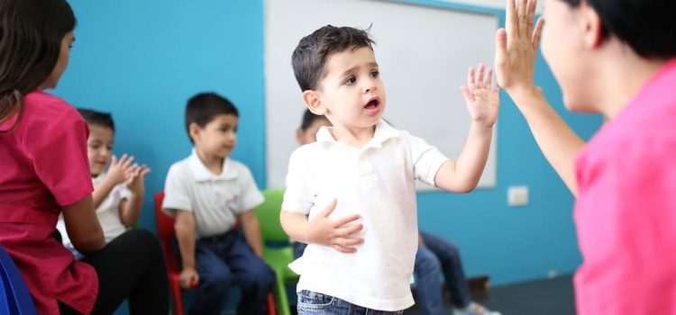 Capacitan a futuros docentes sobre autismo