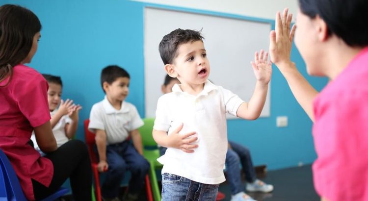 Capacitan a futuros docentes sobre autismo