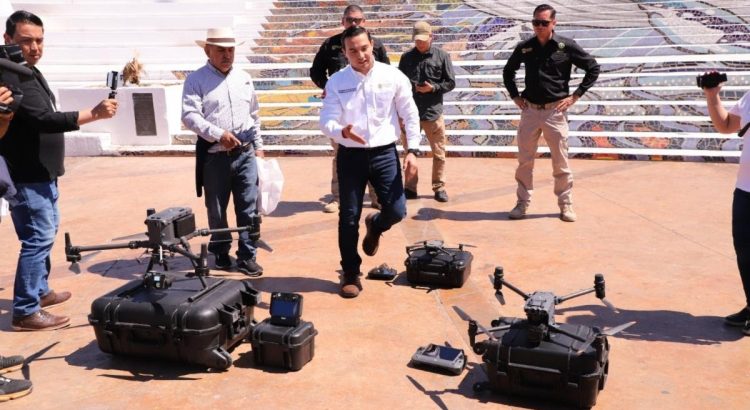 Presentan equipo de drones