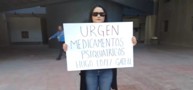 Aprovecha visita de Gatell para denunciar desabasto de medicamentos