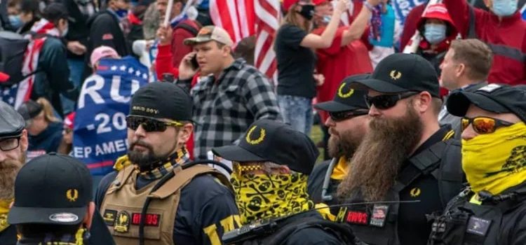 Condenan por sedición a 4 “Proud Boys”