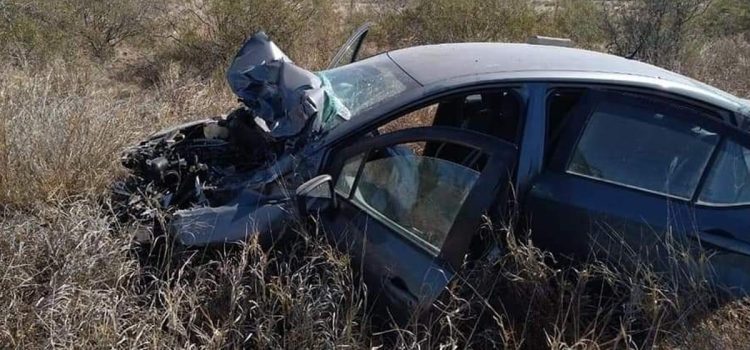 Maestros resultan lesionados en accidente carretero al Norte de Guaymas