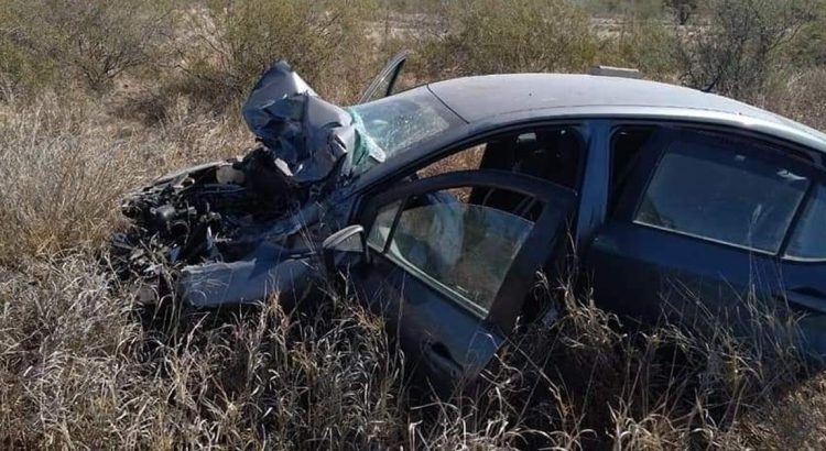 Maestros resultan lesionados en accidente carretero al Norte de Guaymas