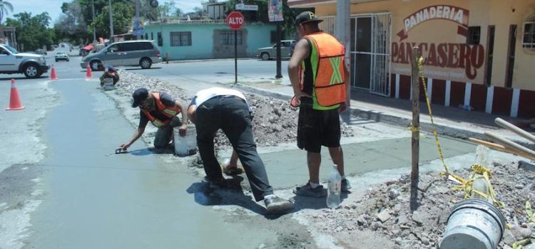 Mantiene Ayuntamiento de Guaymas actividades de bacheo