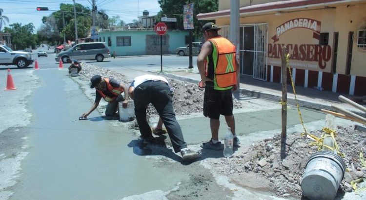 Mantiene Ayuntamiento de Guaymas actividades de bacheo