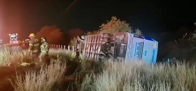 Volcamiento de autobús deja 48 heridos en la carretera Guaymas-Hermosillo