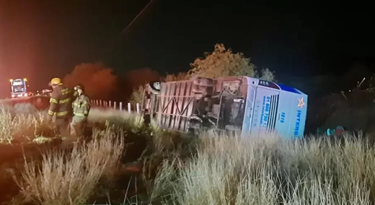 Volcamiento de autobús deja 48 heridos en la carretera Guaymas-Hermosillo