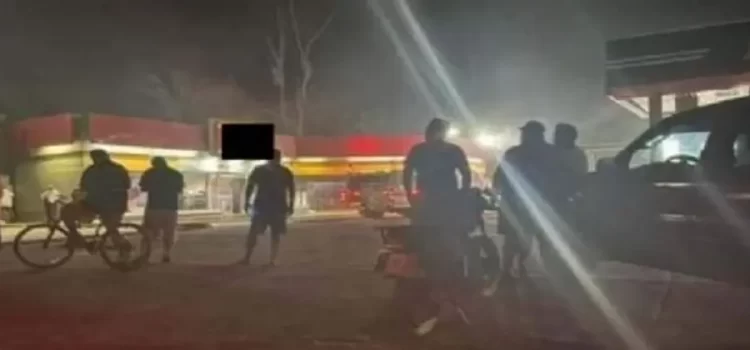 Hombres armados incendian tiendas en Guaymas