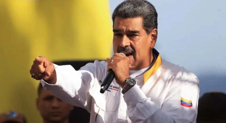 Maduro «rompe relaciones» con WhatsApp