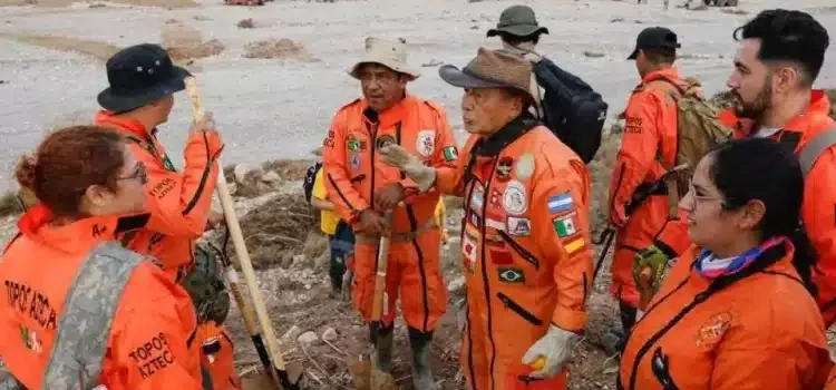 «Topos Azteca» participan en labores de rescate en España tras devastador temporal