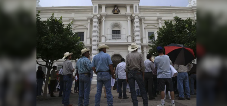 Víctimas del derrame de residuos tóxicos en río Sonora piden diálogo con Semarnat