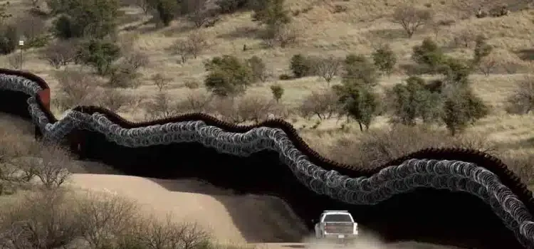 Trump insiste en ampliar el muro fronterizo con México