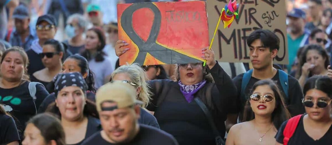 Colectivos feministas responsabilizan al Estado por feminicidios tras asesinato de tres hermanas y su madre