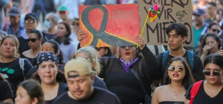 Colectivos feministas responsabilizan al Estado por feminicidios tras asesinato de tres hermanas y su madre