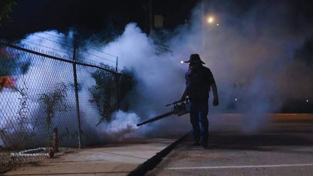 Alertan por falsos brigadistas que cobran por servicios contra el dengue en Sonora