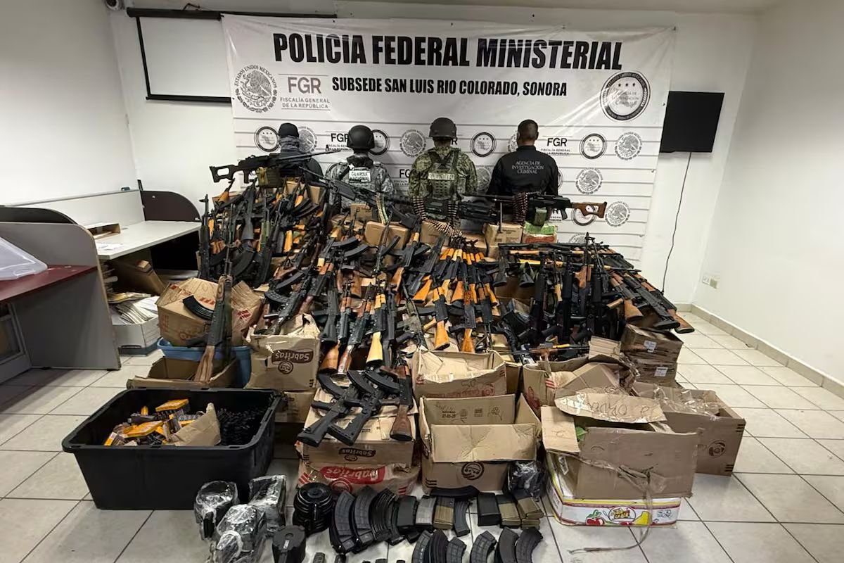 Golpe al crimen en SLRC: Ejército y FGR aseguran arsenal de alto poder tras cateo en presunta casa de seguridad en Sonora