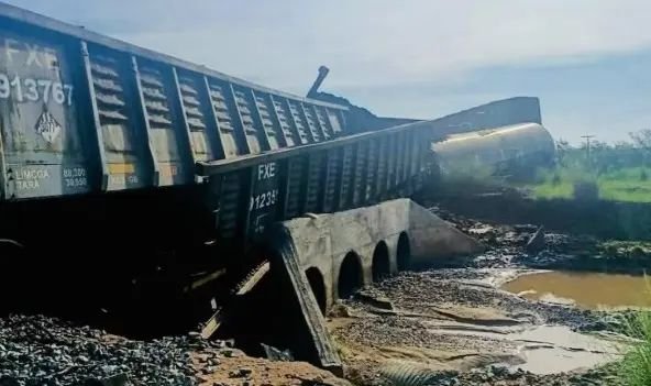 Descarrilamiento de tren provoca derrame químico y activa emergencia en Sonora