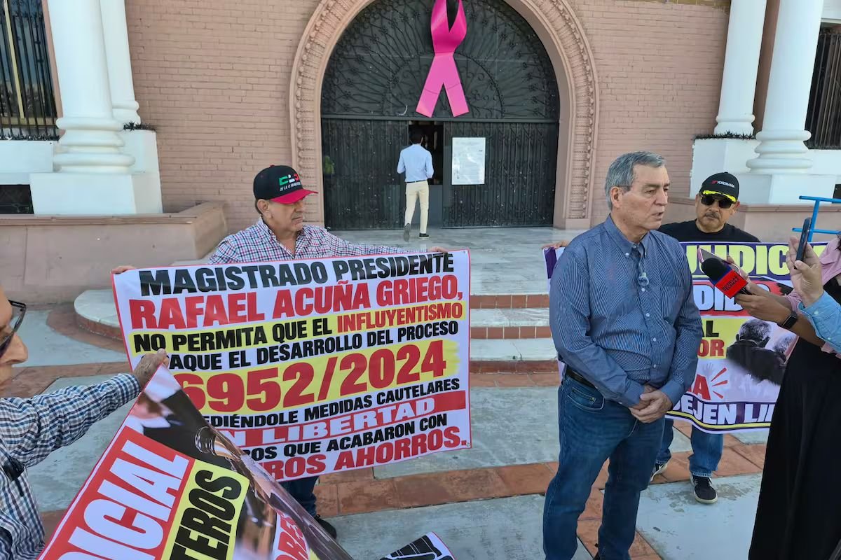 Afectados por presunto fraude de 28 millones protestan y piden reparar el daño antes de liberar a dos acusados